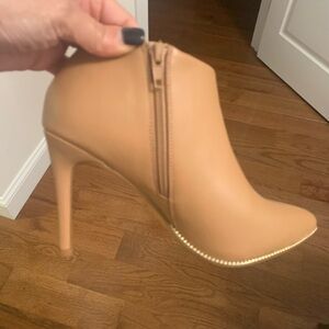 BCBG Generation Hadix Tan booties